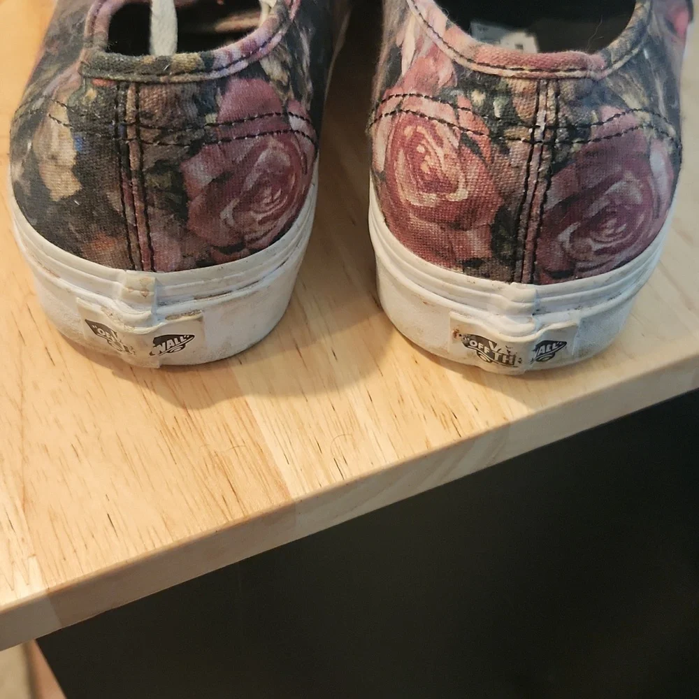 Vans - Picture 4 of 5